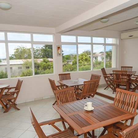 Caribbean Inn And Suites St. John's Esterno foto