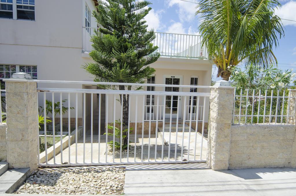 Caribbean Inn And Suites St. John's Esterno foto