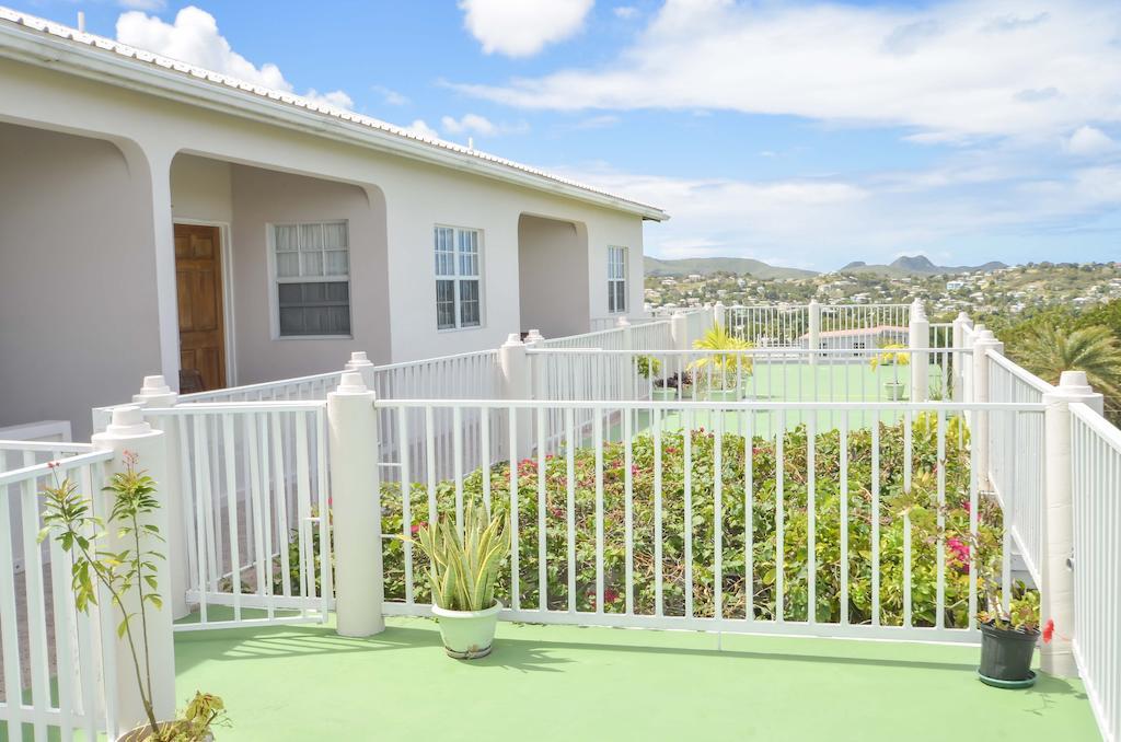 Caribbean Inn And Suites St. John's Esterno foto