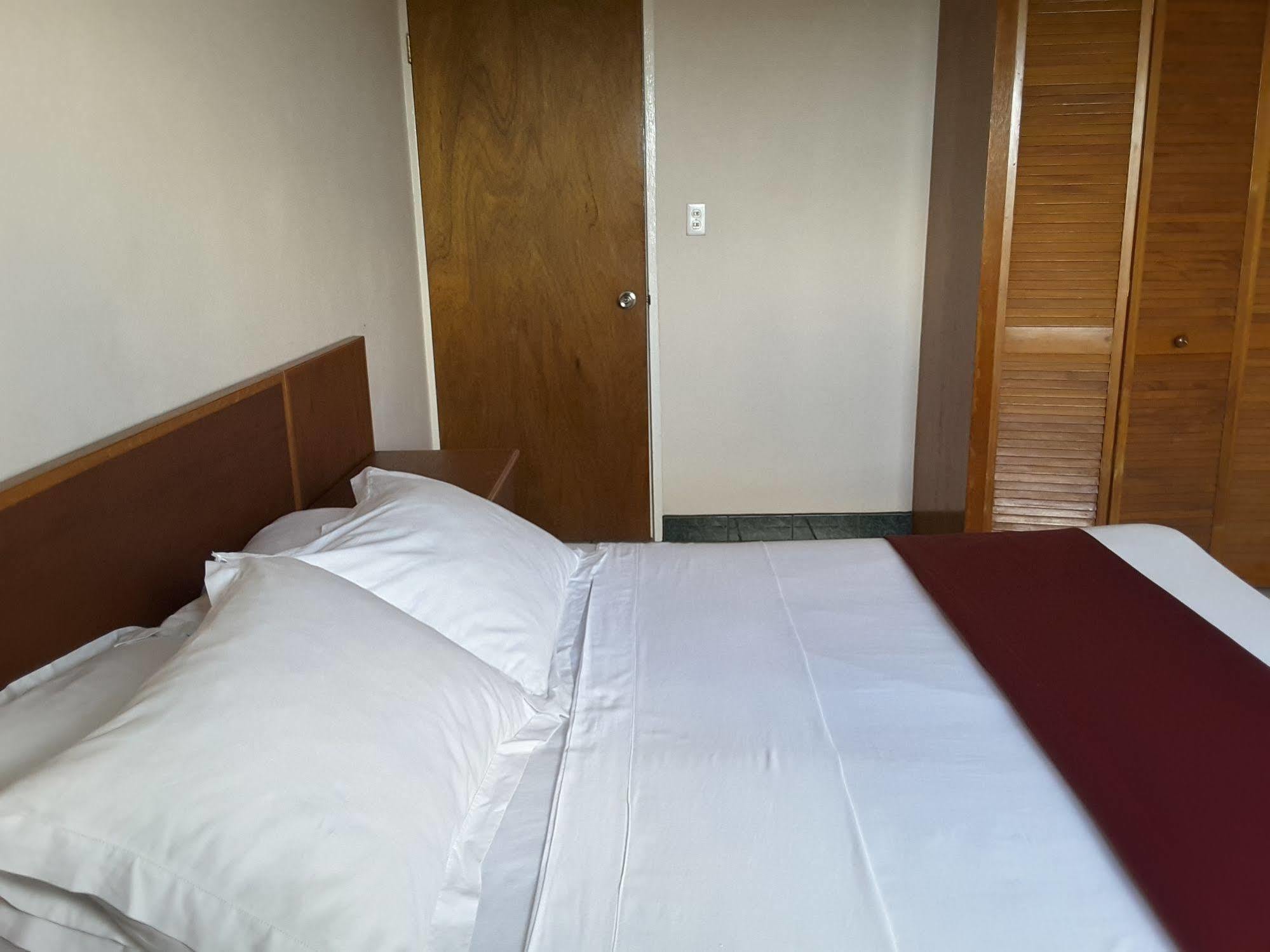 Caribbean Inn And Suites St. John's Esterno foto