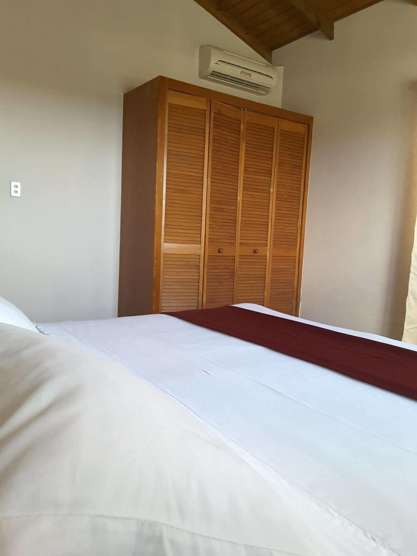 Caribbean Inn And Suites St. John's Esterno foto